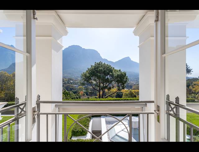 6 BEDROOM FREESTANDING TO LET IN BISHOPSCOURT